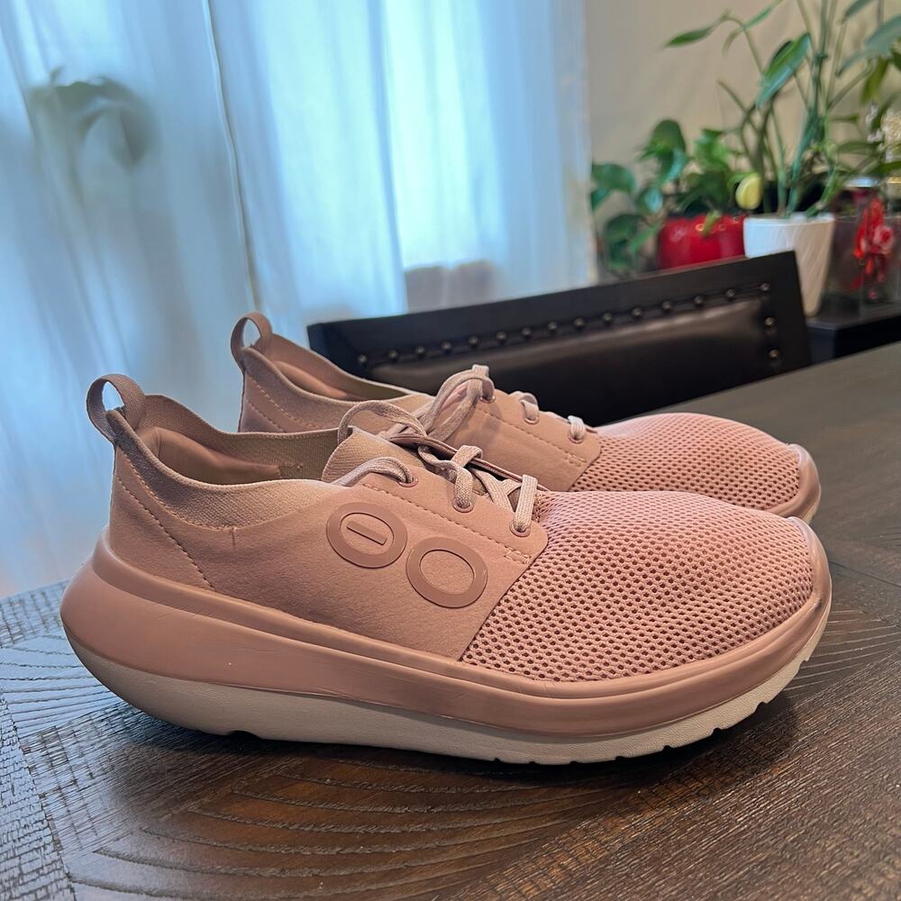 OOFOS Women's OOmy Stride in Stardust size 8 sneakers